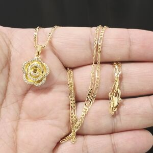 Elegant Gold Rose Necklace